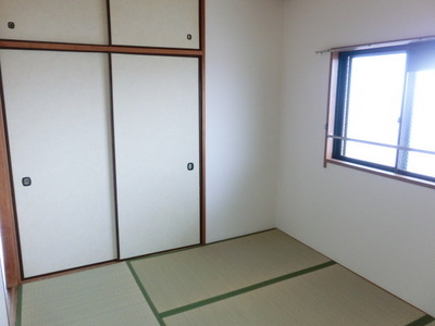 Living and room. Bright Japanese-style room!