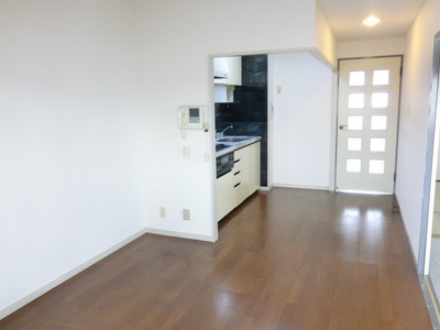 Living and room. 8.5 Pledge of dining kitchen!