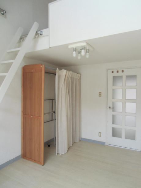 Living and room. Western-style 6.0 Pledge + loft