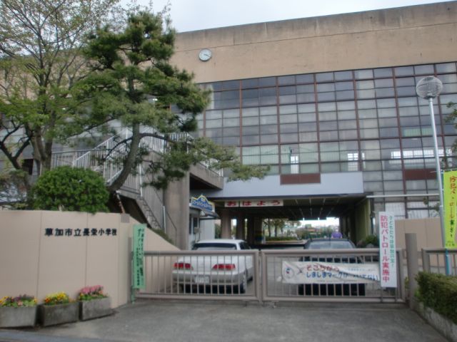 Primary school. City Evergreen up to elementary school (elementary school) 610m