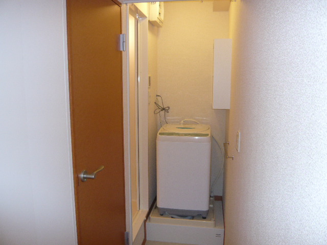 Other. Washing machine equipped