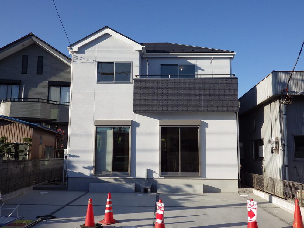 Local appearance photo. Local (11 May 2013) Shooting