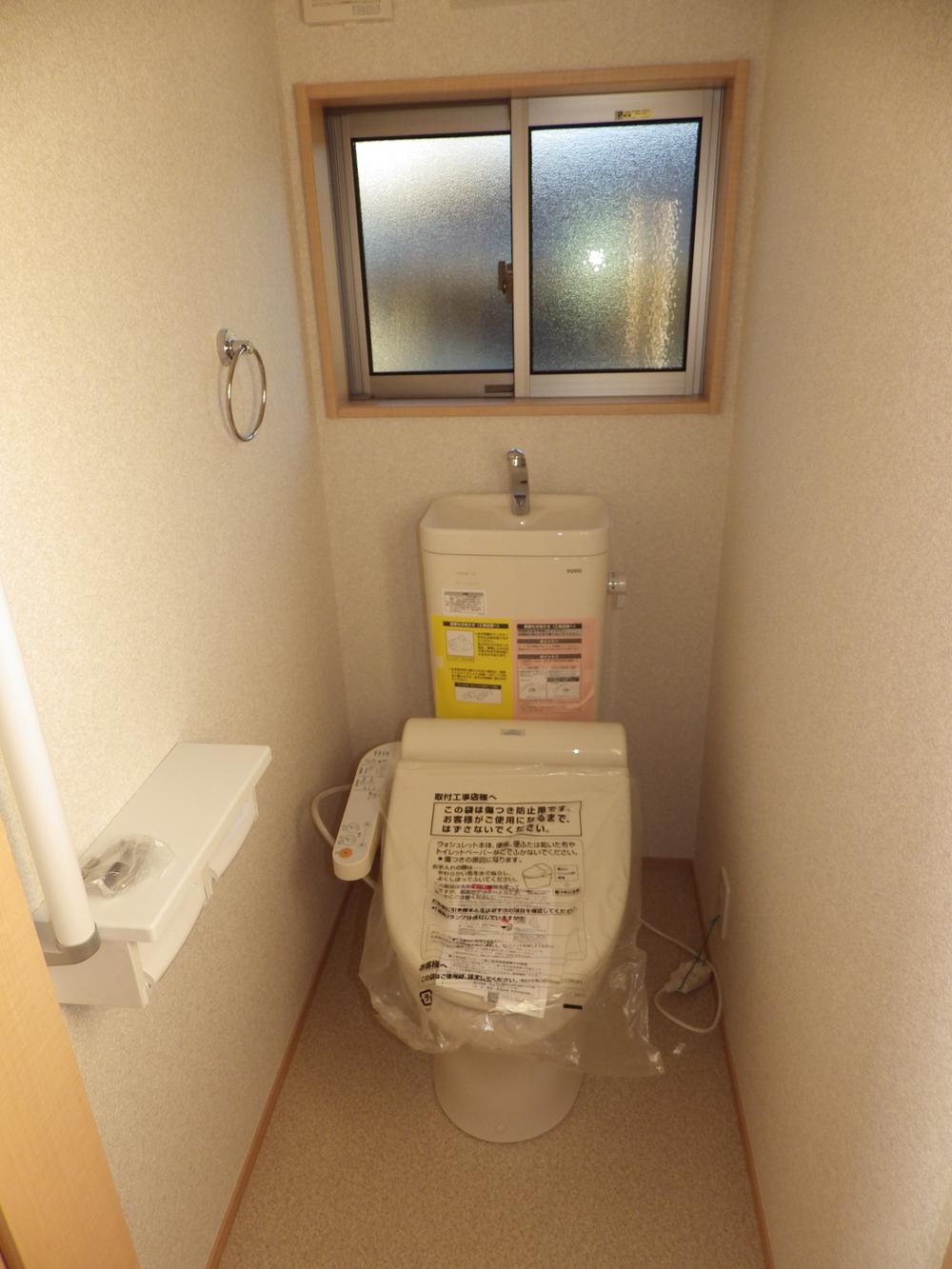 Toilet. Local (11 May 2013) Shooting