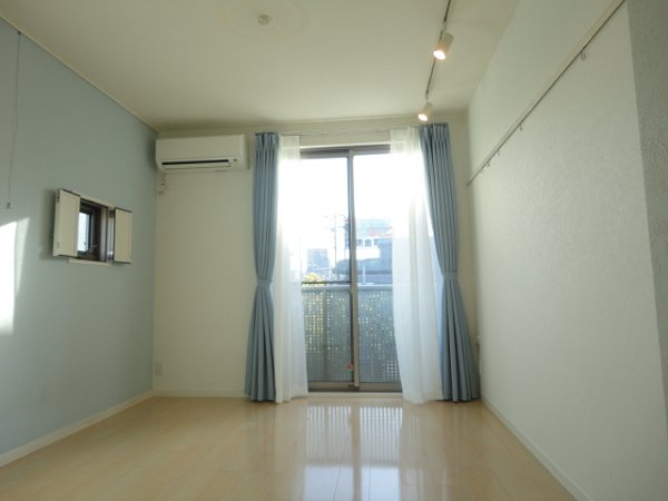 Other room space.  ※ Side window there is no