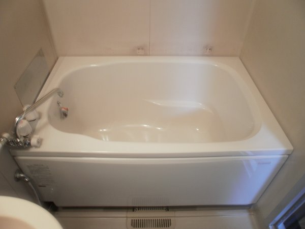 Bath. Bathtub replaced.