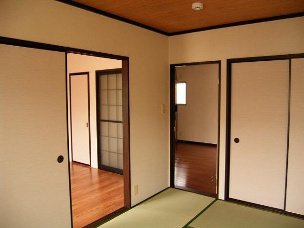 Living and room. To open a Japanese and Western