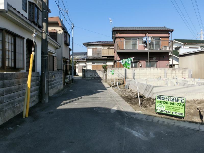 Local photos, including front road. Local (11 May 2013) Shooting