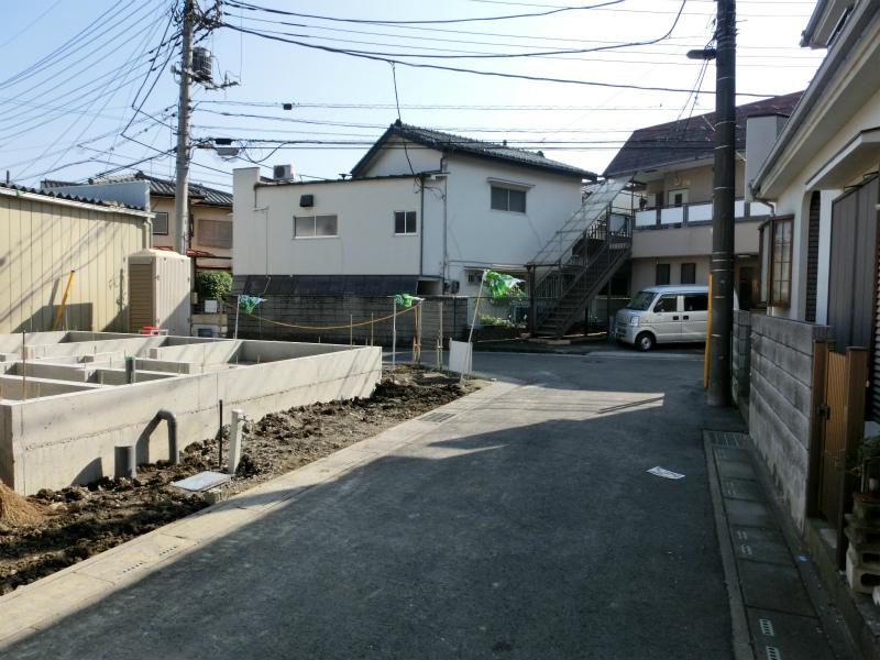 Local photos, including front road. Local (11 May 2013) Shooting