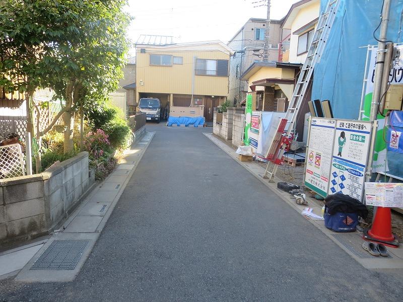 Local photos, including front road. Local (11 May 2013) Shooting