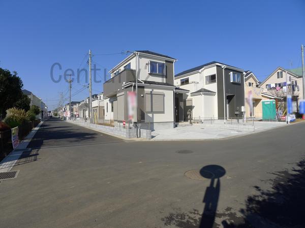 Local photos, including front road. Building 2