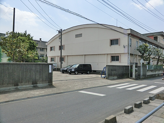 Primary school. 980m to Soka Municipal Yawatakita elementary school (elementary school)