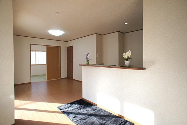 Living. Shining even your family smile in full sunlight