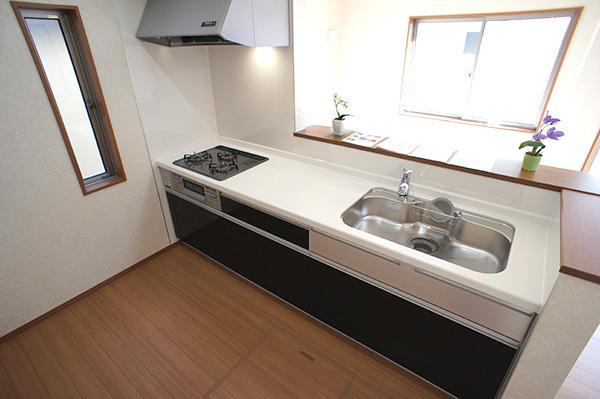 Kitchen. Face-to-face kitchen where you can enjoy a conversation with your family, even while cooking