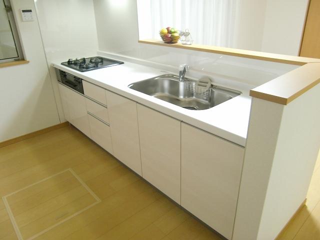 Kitchen. Counter kitchen where you can enjoy a conversation with your family! Easy-to-use is a good system Kitchen Indoor (11 May 2013) Shooting