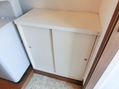 Other Equipment. There are shoe box at the door