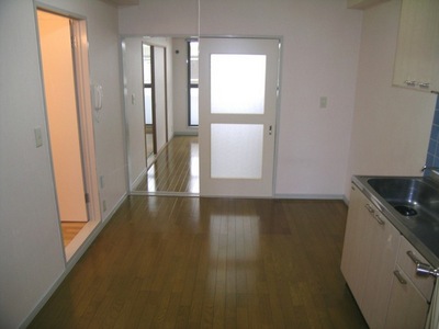 Living and room. You can use the 2LDK style by removing the door of the south Western-style