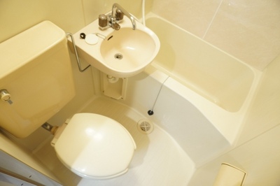 Bath. Your easy-to-clean three-point unit bus