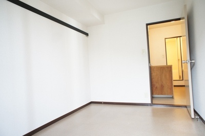 Living and room. Western-style 5.5 Pledge