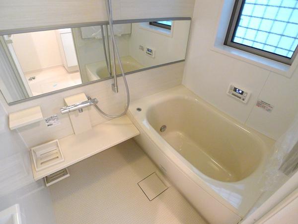 Bathroom. Bathing tired tones and healing and be clean and white of the day! !