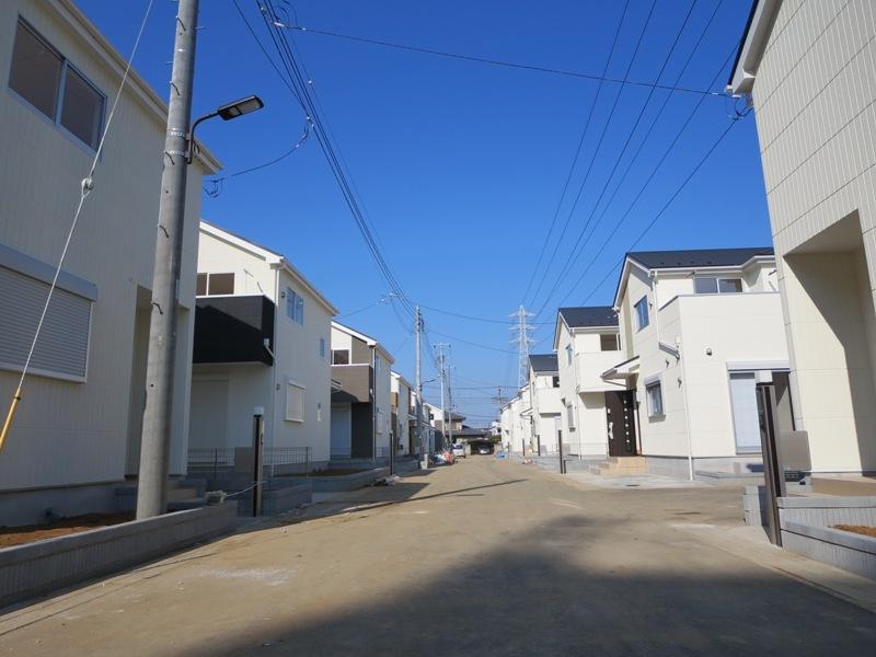 Local photos, including front road. Local (12 May 2013) Shooting