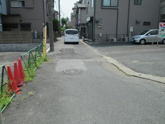 Local photos, including front road. Frontal road