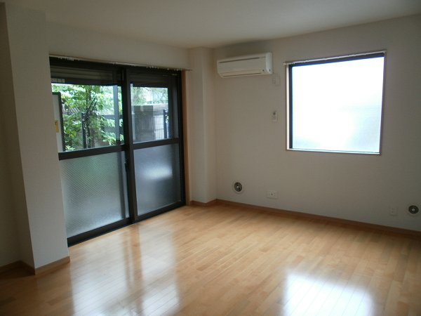 Living and room. Two-plane daylight per corner room