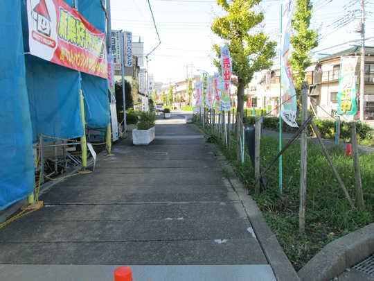 Local photos, including front road. Frontal road