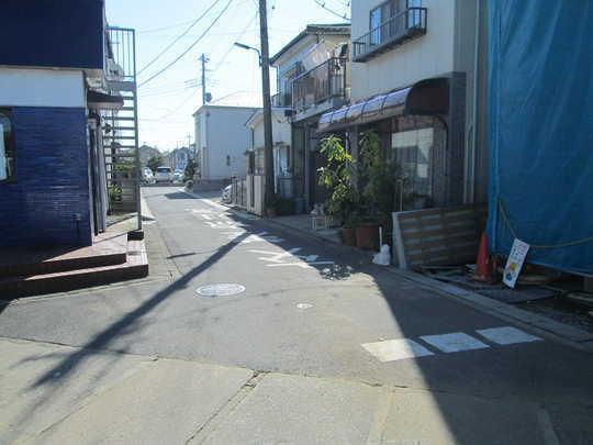 Local photos, including front road. Frontal road