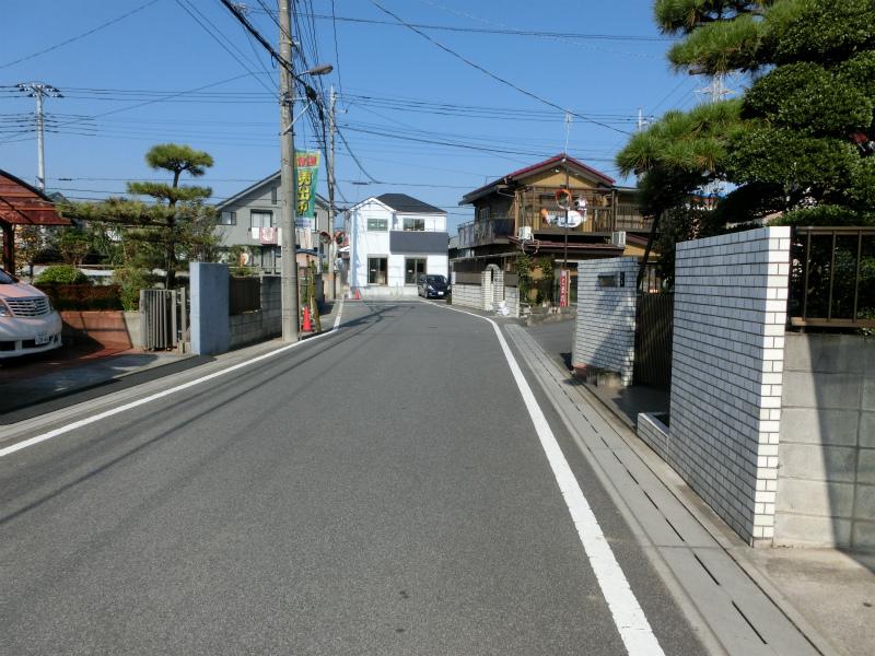 Local photos, including front road. Local (11 May 2013) Shooting