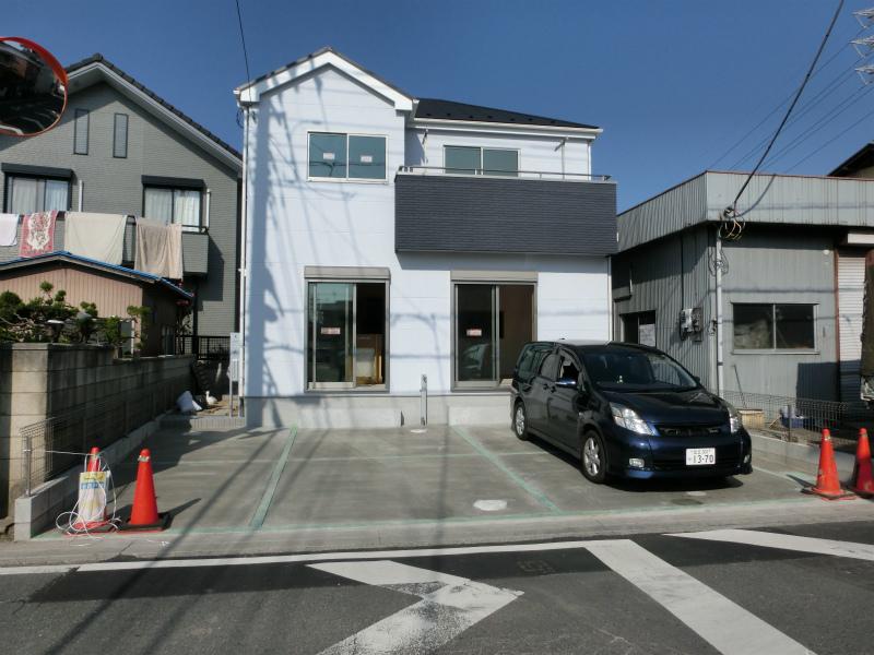 Local appearance photo. Local (11 May 2013) Shooting