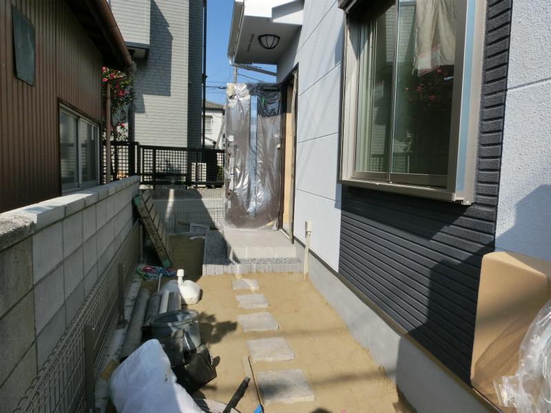 Entrance. Local (11 May 2013) Shooting