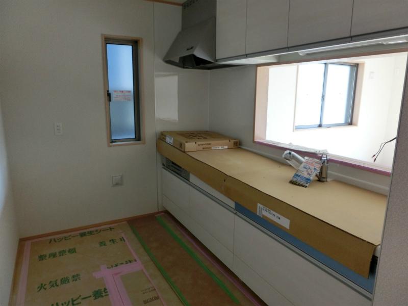 Kitchen. Indoor (11 May 2013) Shooting