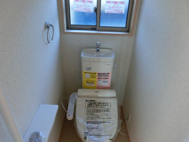 Toilet. Indoor (11 May 2013) Shooting