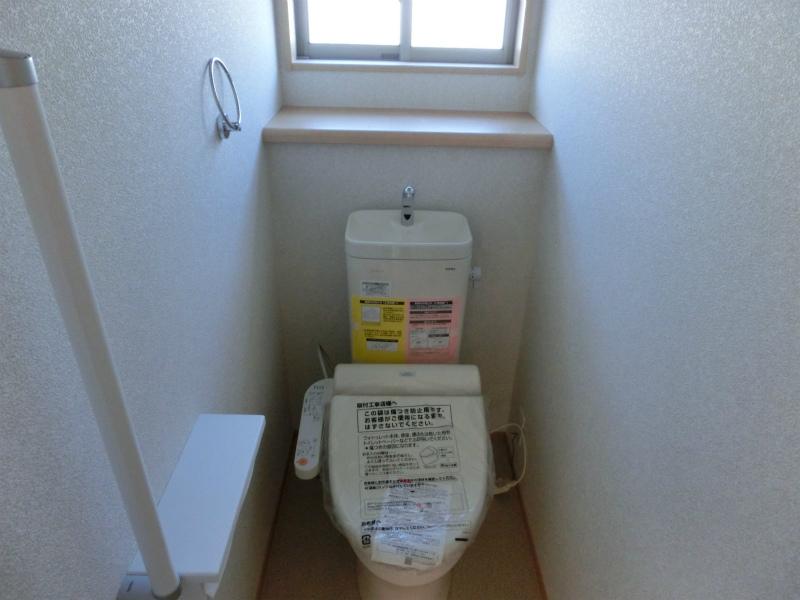 Toilet. Indoor (11 May 2013) Shooting