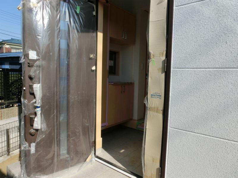 Entrance. Local (11 May 2013) Shooting