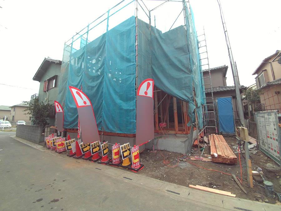 Local photos, including front road. We offer the same use the finished model house of this property. Please feel free to contact us.