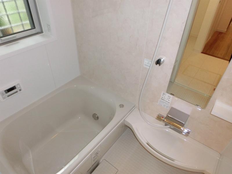 Bathroom. Indoor (12 May 2013) Shooting