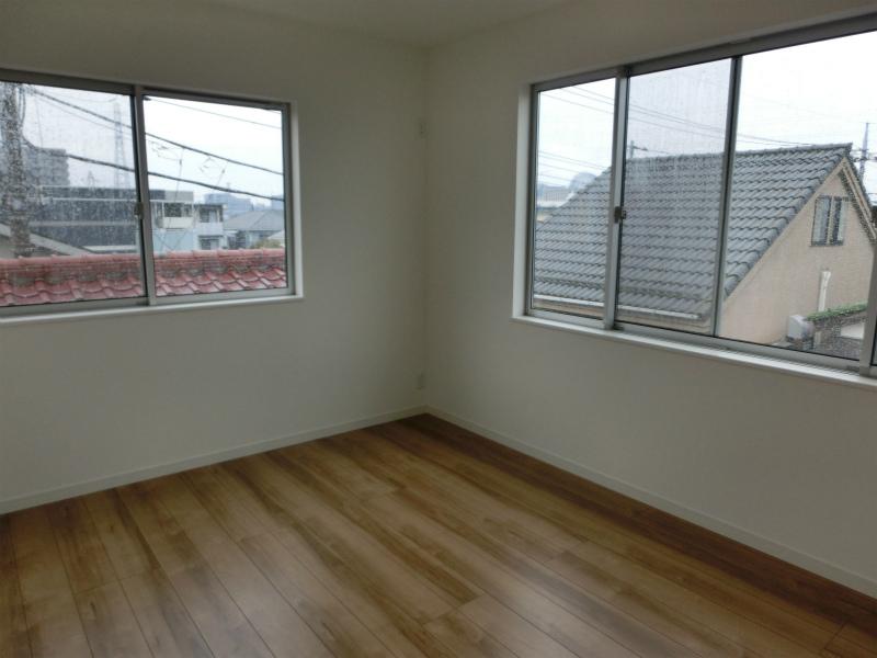 Non-living room. Indoor (12 May 2013) Shooting