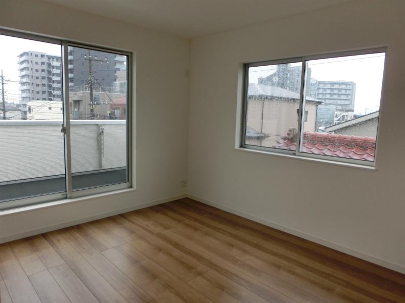 Non-living room. Indoor (12 May 2013) Shooting