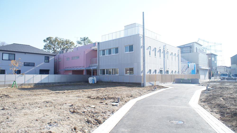 Local photos, including front road. Local (12 May 2013) Shooting