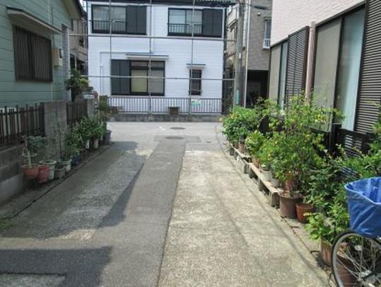 Local photos, including front road. Frontal road