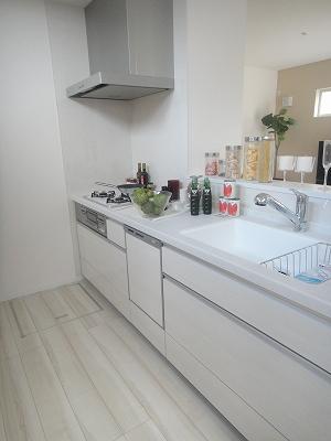 Kitchen. 1 Building High open kitchen