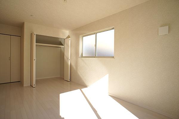 Non-living room. 1 Building