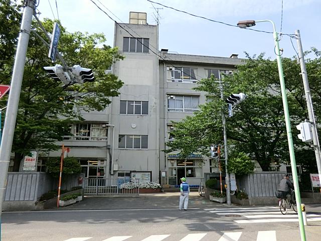 Primary school. Ryoshinden until elementary school 400m
