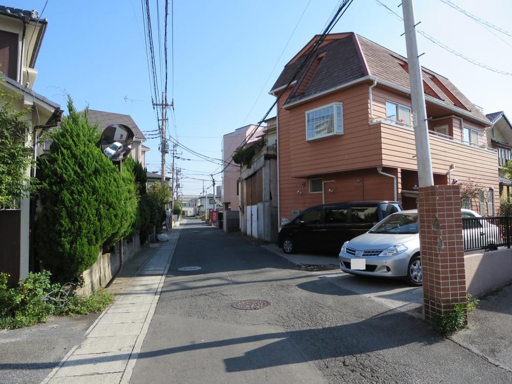 Local photos, including front road. Local (11 May 2013) Shooting