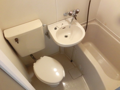 Bath. Cleaning a simple three-point unit bus! is