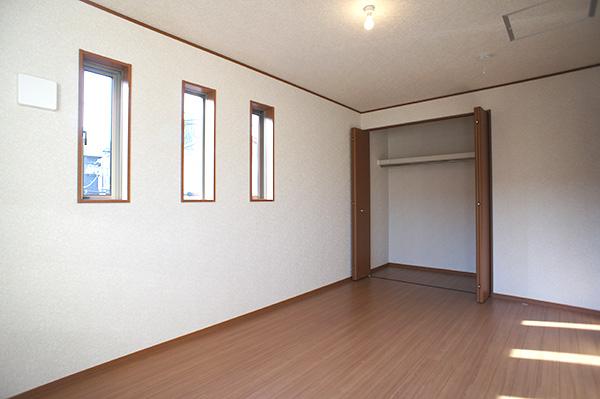 Non-living room. 1 Building