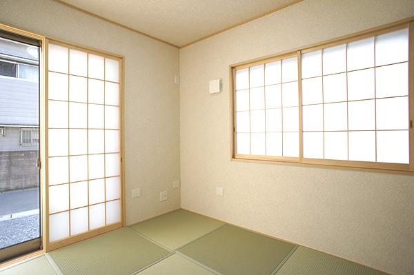 Non-living room. 1 Building