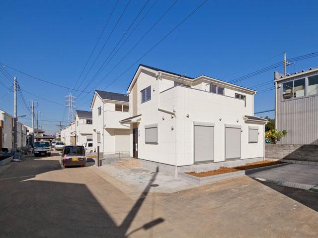 Local photos, including front road. Local (11 May 2013) Shooting