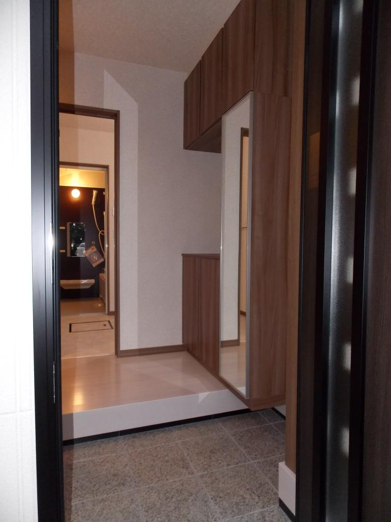 Entrance. 10 Building